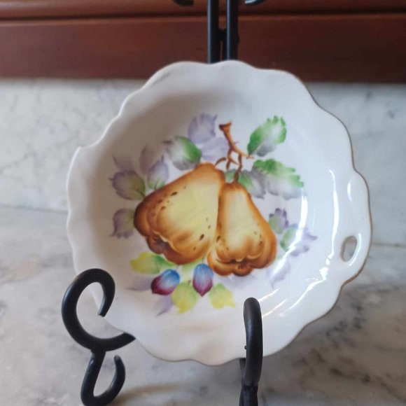 MCM UCAGCO Japan Hand Painted Pears, Small Plate, Unusual Rim, Vibrant Colors - Picture 3 of 9